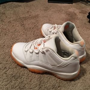 NIKE AIR JORDAN 11 LOW GS SZ 5.5 CITRUS ORANGE