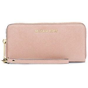 ✨Brand New Michael Kors Jet Set Wristlet✨