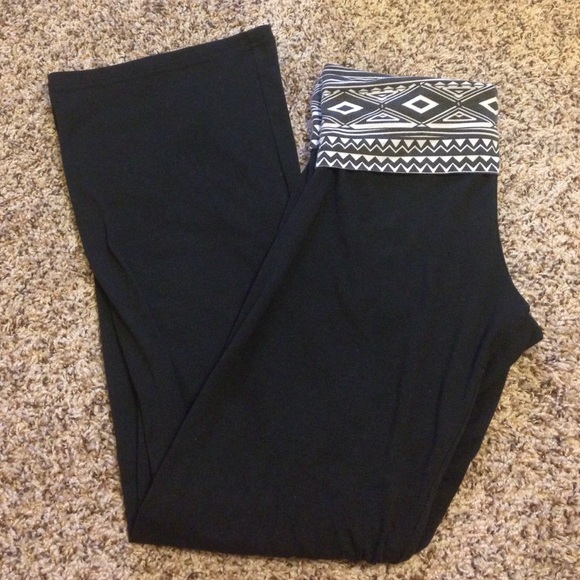 Black and white yoga pants