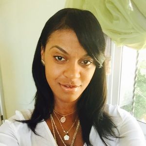 Meet your Posher, Elizabeth