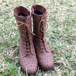 ❌ NEED THESE GONE ❌Studded brown lace up boots