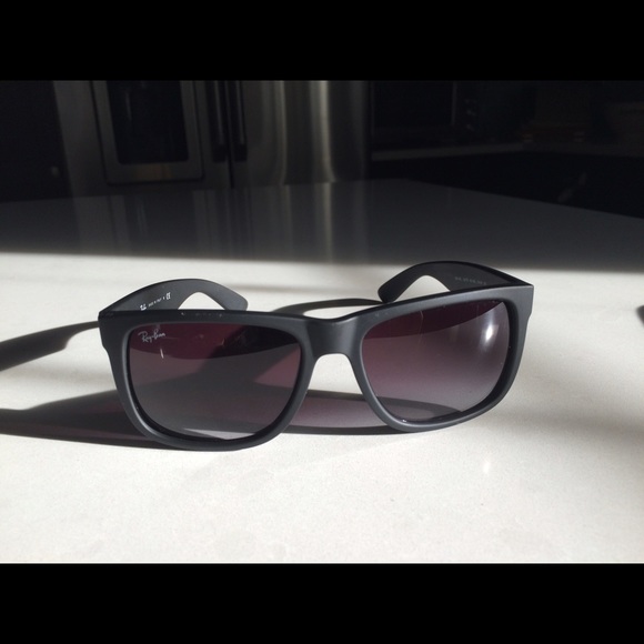 Ray-Ban Justin Classic Sunglasses in Black