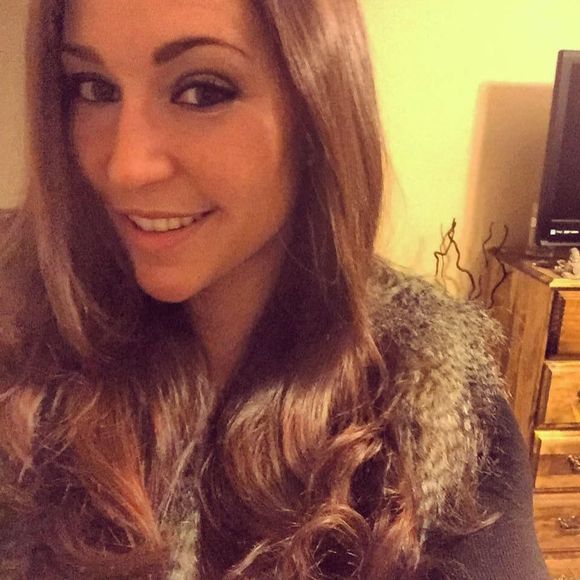 Meet your Posher, Katy - Picture 2 of 2