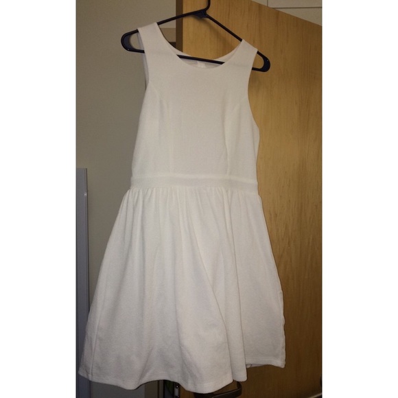 🌟FLASH SALE🌟 White Bow Back Dress