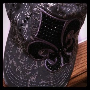 BKE fleur de lis women's hat