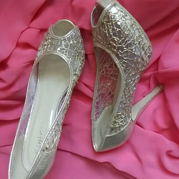 peep toe pump heels