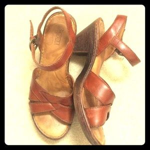 born sandals women's SZ 7
