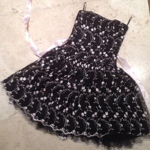 Kids dress strapless embroidered w tulle edging