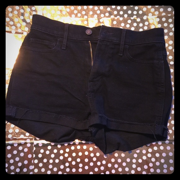 Black High waisted Hollister shorts😍
