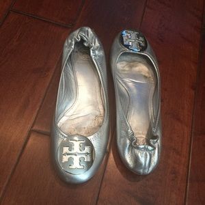 Tory Burch Size 8.5 Silver Reva