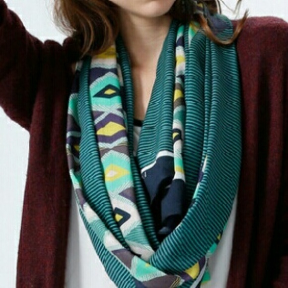 *Simple Complexity* Scarf,designed by Elena Mileva - Picture 2 of 4