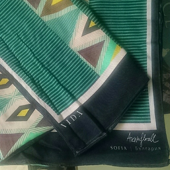 *Simple Complexity* Scarf,designed by Elena Mileva - Picture 4 of 4