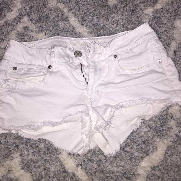 WHITE DENIM AMERICAN EAGLE SHORTS