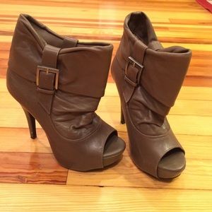 Jessica Simpson taupe booties