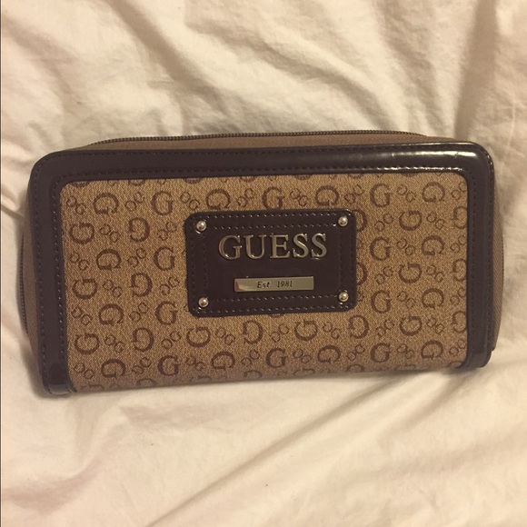 GUESS WALLET