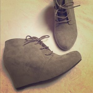 Xappeal gray suede booties