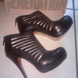 Bcbgeneration bootie black size 7