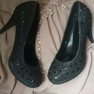 Black pumps