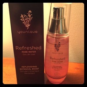 Younique Refreshing Rose Water🌷