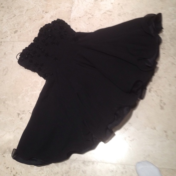 Silk strapless sequined Drs w tulle underneath - Picture 1 of 4