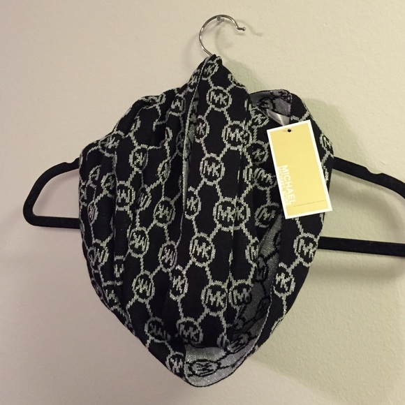 Michael Kors Reversible Infinity Scarf NEW w/ Tags
