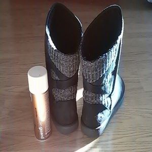 Black boots with half full rain&stain guard