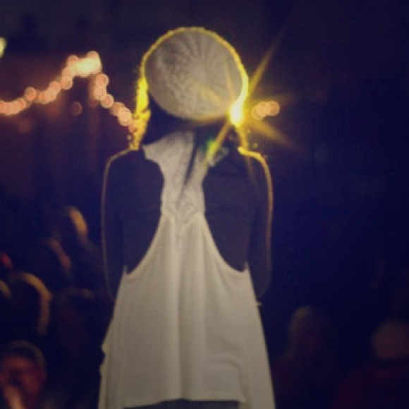 Sleeveless white cardigan - Picture 1 of 3