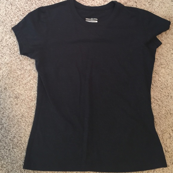 Black lululemon tee