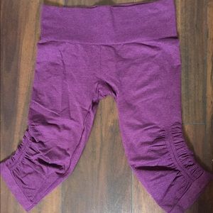 SOLD Lululemon in the flow crop