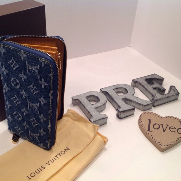 Louis Vuitton denim zippy wallet