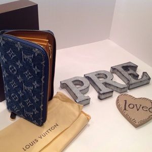 Louis Vuitton denim zippy wallet