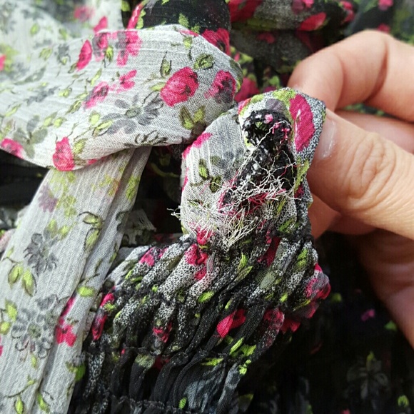 Beautiful blouse - Picture 3 of 4