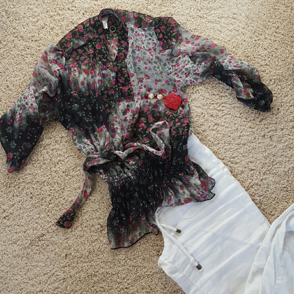 Beautiful blouse - Picture 4 of 4