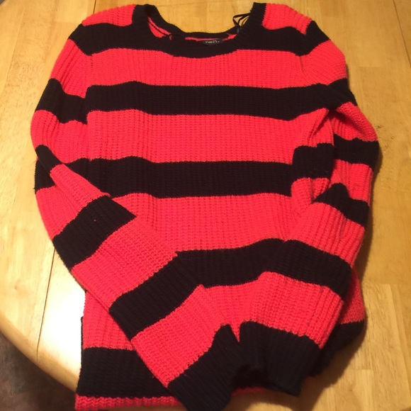 FLASH SALE! 🎉Charolette Russe sweater. Size Large - Picture 1 of 2