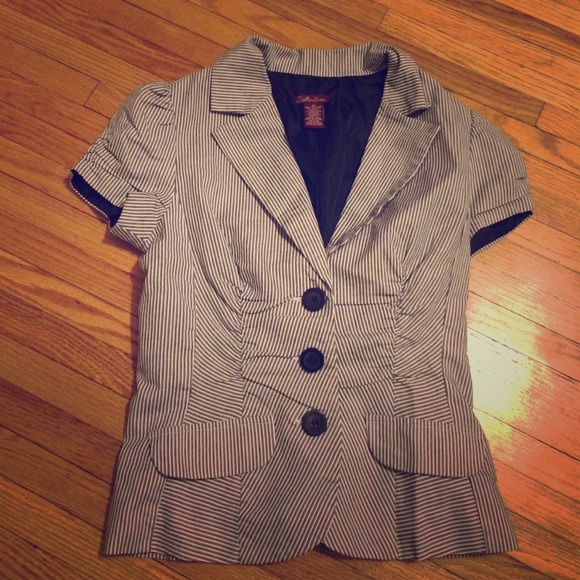 Cap sleeve pin stripe medium blazer EUC