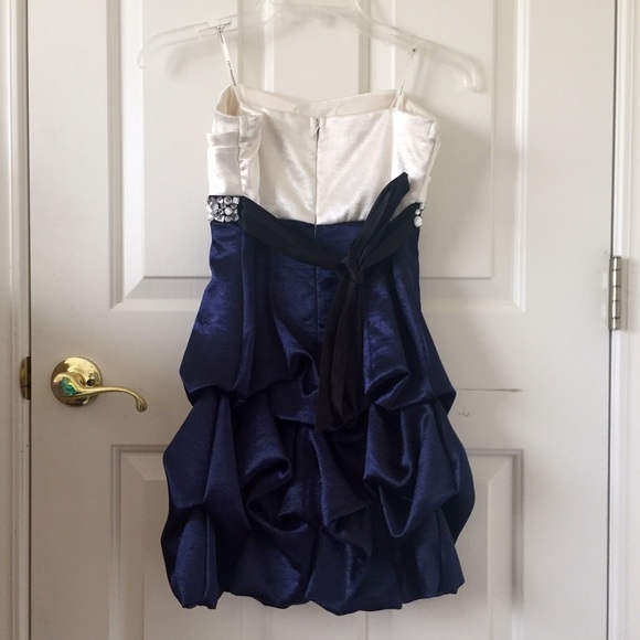 💋Ivory & blue strapless dress - Picture 3 of 4