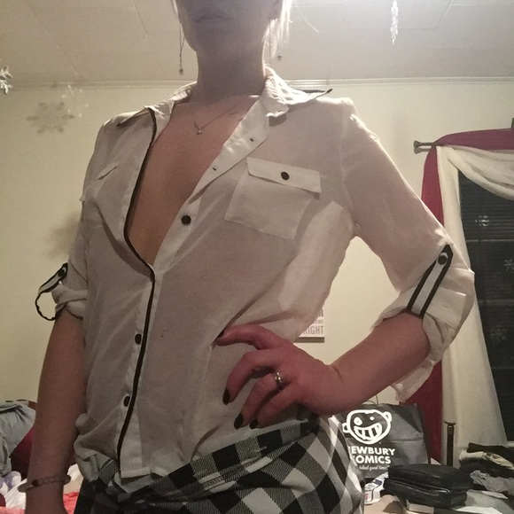 Button down blouses - Picture 2 of 3