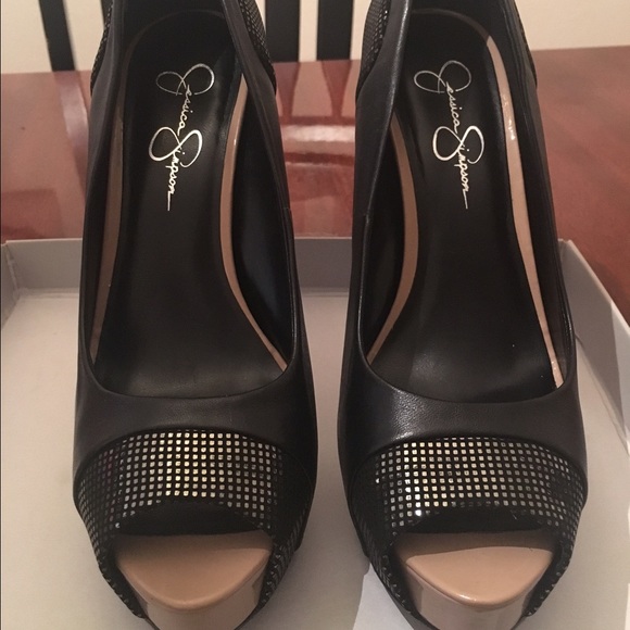 Jessica Simpson pumps