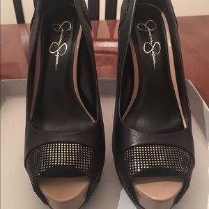 Jessica Simpson pumps
