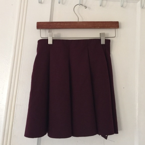 Brandy Melville Maroon skirt burgundy