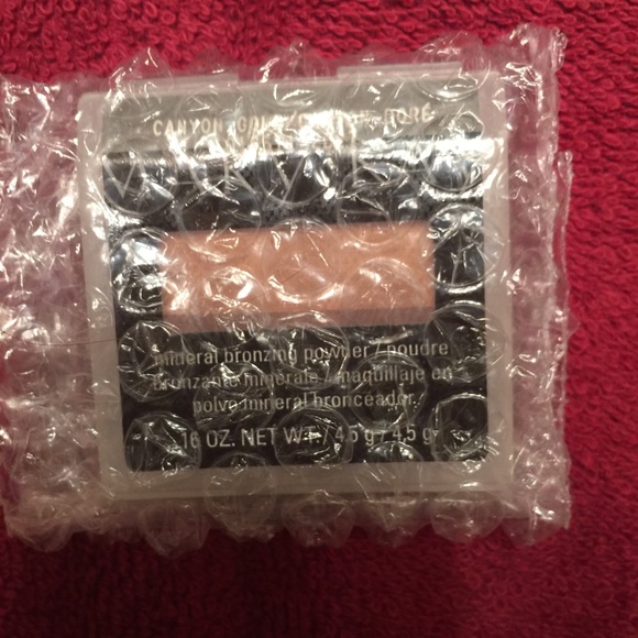 Mary Kay mineral bronzing powder