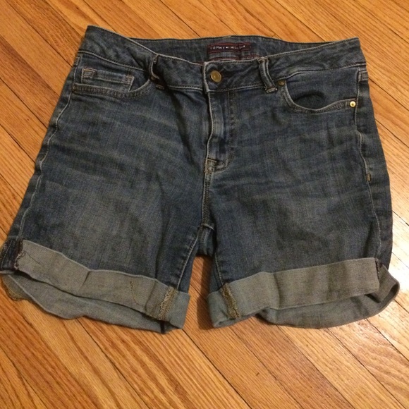 Size 4 EUC Tommy Hilfiger jean shorts