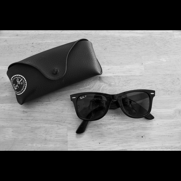 Black ray ban wayfarers