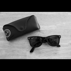 Black ray ban wayfarers