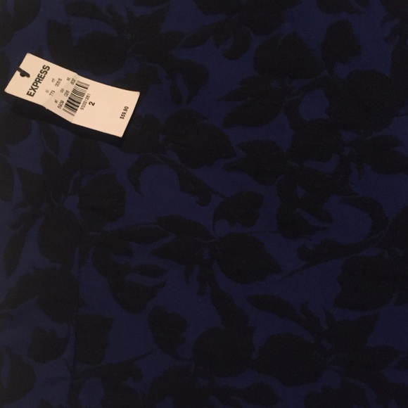 Skater skater skirt with a floral pattern - Picture 2 of 3