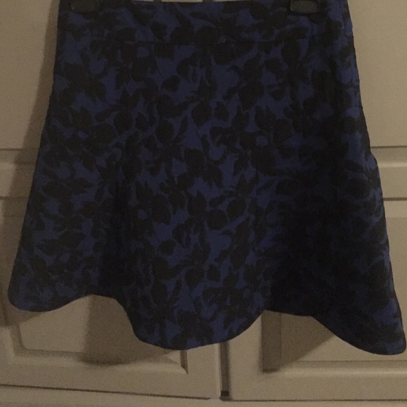 Skater skater skirt with a floral pattern - Picture 3 of 3