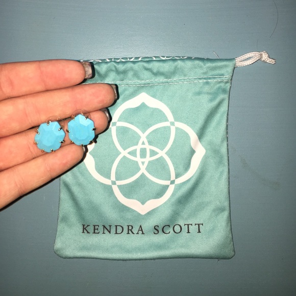 turquoise Kendra Scott studs!!