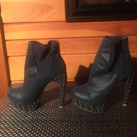 Boots - Picture 2 of 3