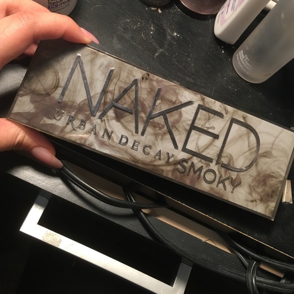 URBAN DECAY SMOKEY PALATE - Picture 2 of 4