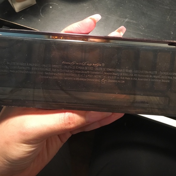 URBAN DECAY SMOKEY PALATE - Picture 3 of 4